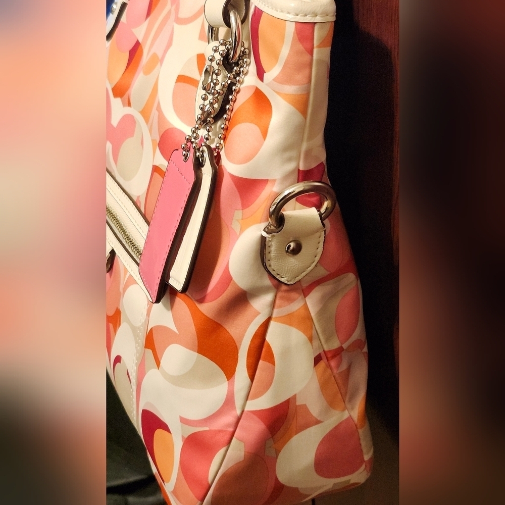 RARE COACH F23970 Mia Daisy Kaleidoscope, W-FREE MATCHING MAKEUP Bag - Picture 4 of 15